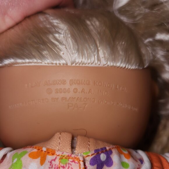 Cabbage Patch Kids Magic Glow Surprise Blonde Curly Hair Doll with Orange Outfit - Picture 9 of 9